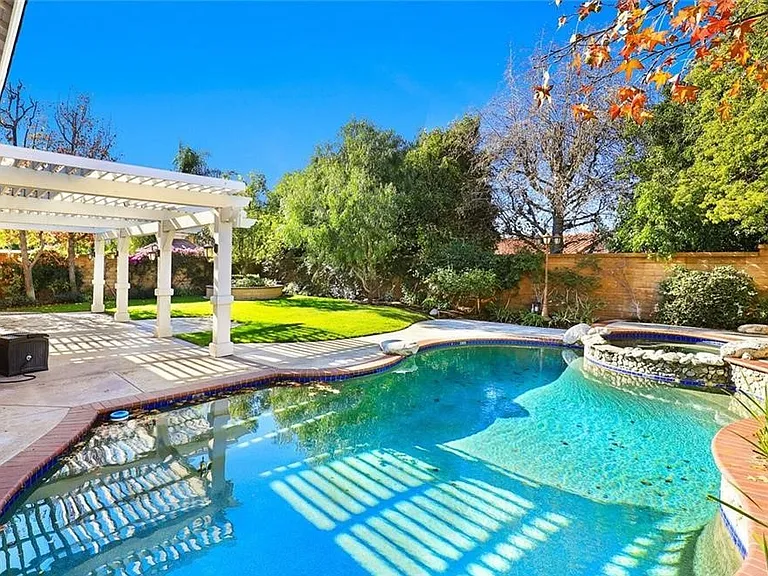 5525 Green Hollow Ln — Photo 25