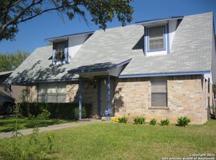 8 Rosebud Cir, Uvalde, TX 78801