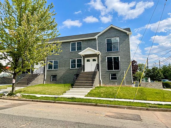2nd image of 135-137 Vernon Ave #1