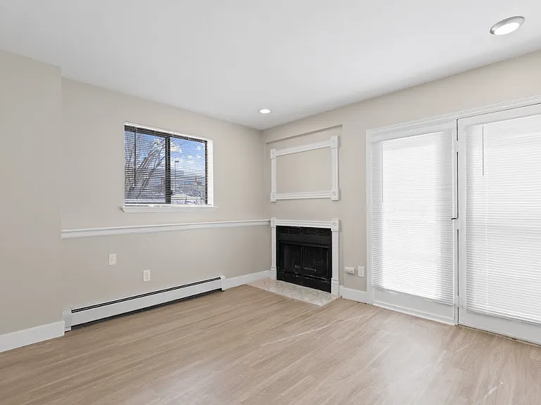 3075 Broadway St — Photo 4