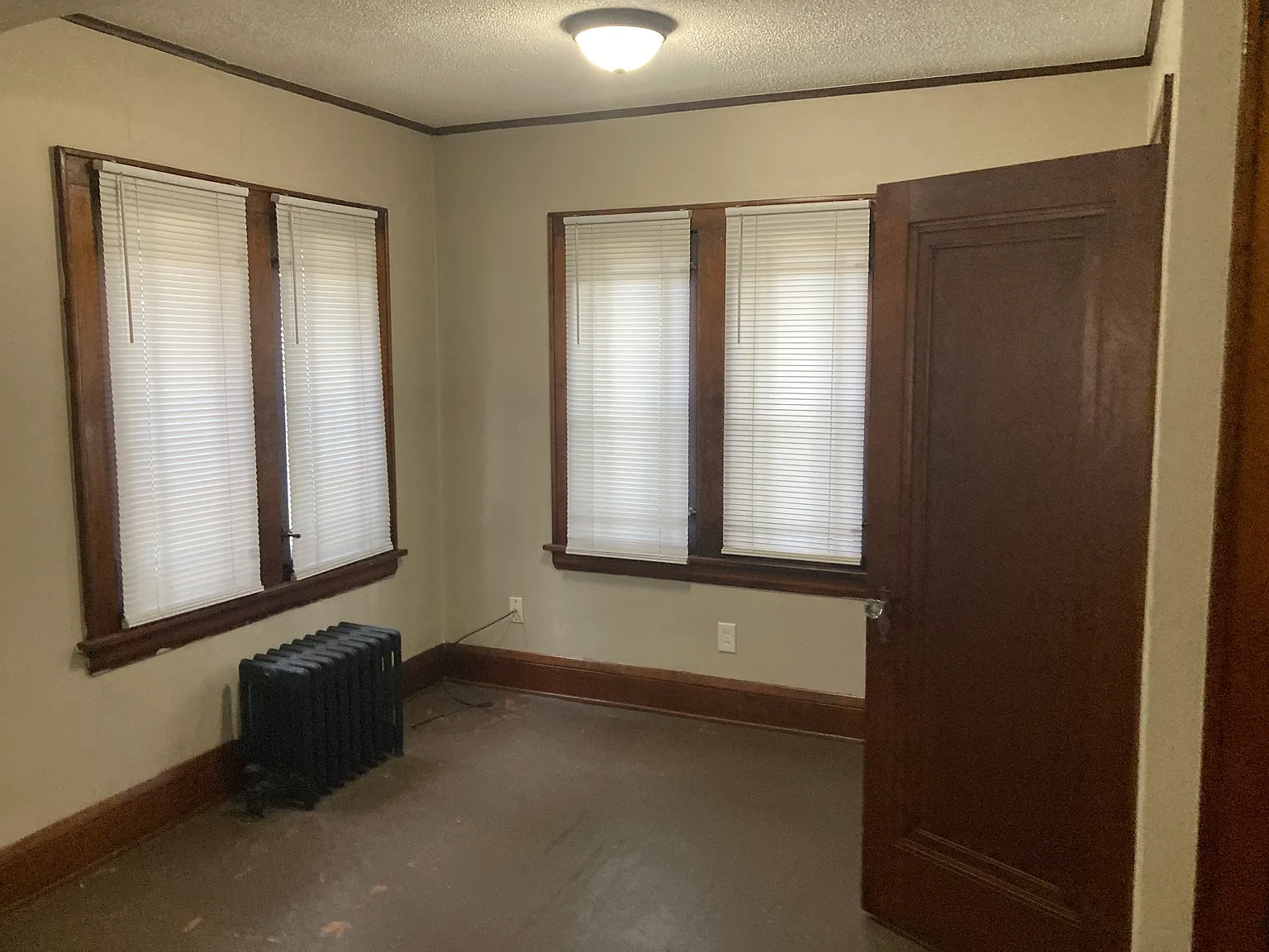 598 Blaine Ave — Photo 4
