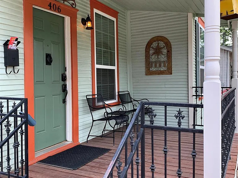 406 Normandy St — Photo 3