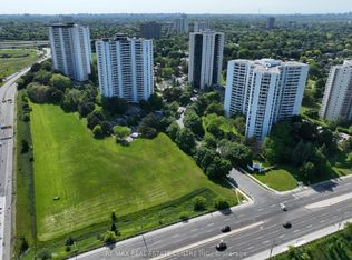 150 Graydon Hall Dr #204, Toronto, ON M3A 3B1