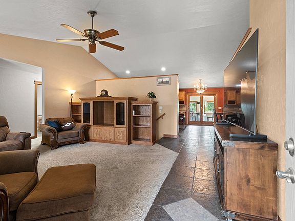 4th image of 1901 Sherry Ln
