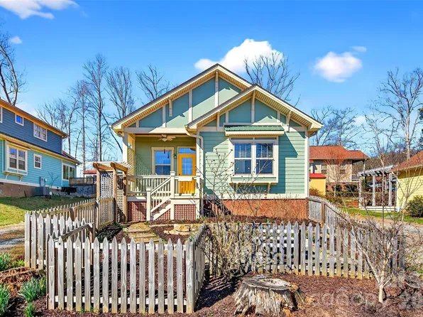 311 Lake Oak Dr, Black Mountain, NC 28711