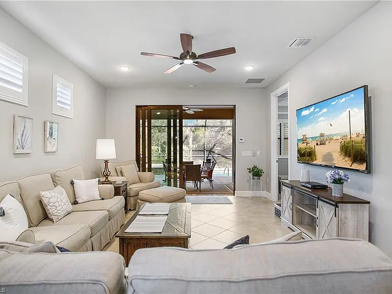 7674 Jacaranda Ln — Photo 2