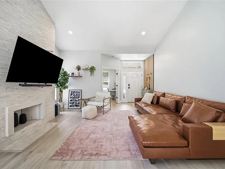 17633 Esprit Dr — Photo 4