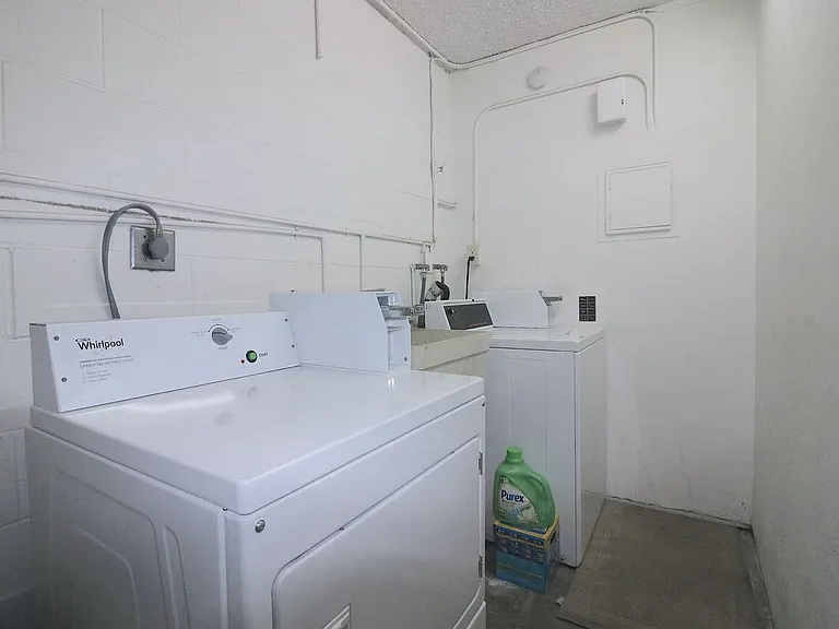 3990 Crown Point Dr — Photo 37