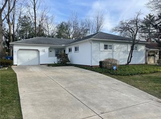 6415 Nelwood Rd, Parma Heights, OH 44130