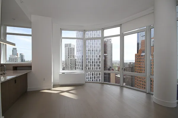 Rented by Red Apple Group | media 21