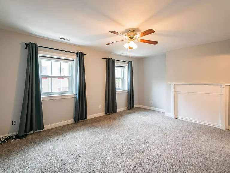 535 Spruce St — Photo 16