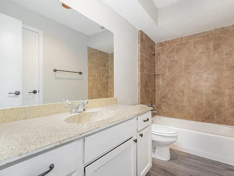 2212 Heritage Cir — Photo 2