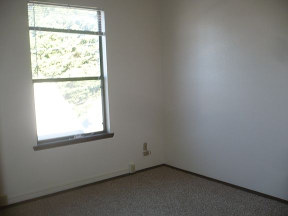 4th image of 402 6th St APT 304