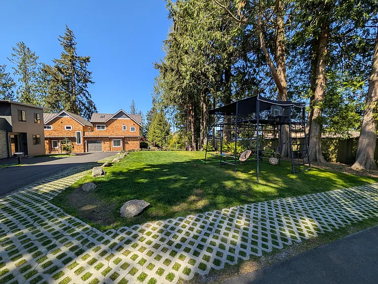 3957 W Barrett Ln — Photo 4