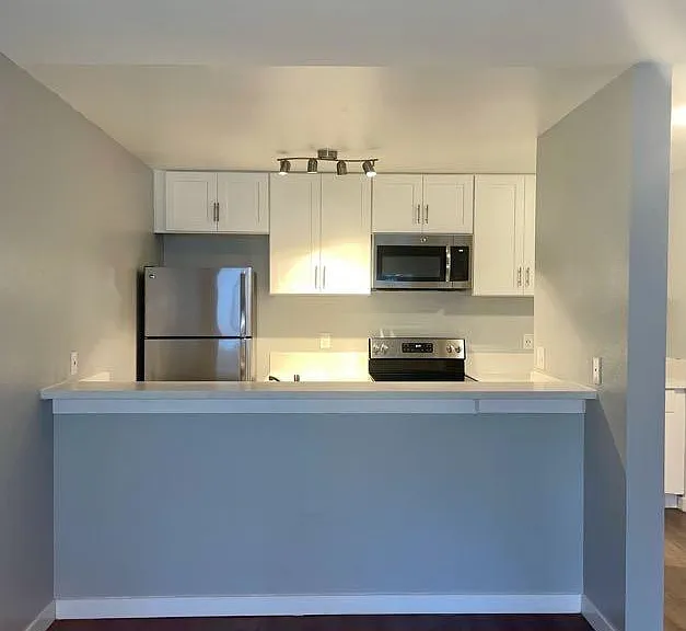 1 Bedroom: Kitchen, 1st Floor
