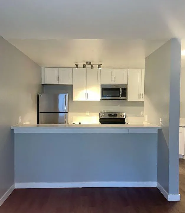 1 Bedroom: Kitchen, 1st Floor