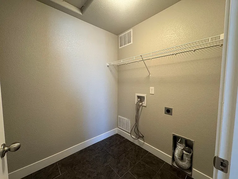 3173 Loot Dr — Photo 14