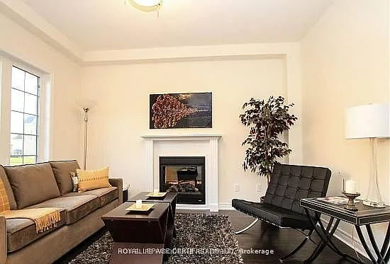 683 Baldwin Cres — Photo 3