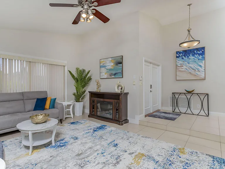 7572 Silver Woods Ct — Photo 3