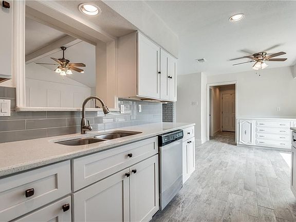 4th image of 3820 Oak Arbor Dr