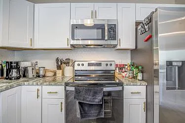 460 Dickens Dr — Photo 6