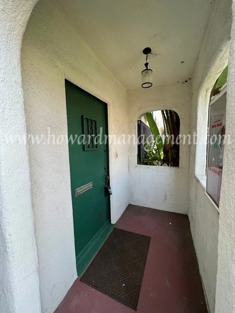 1445 Canfield — Photo 4