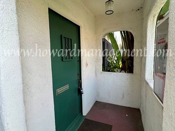 4th image of 1445 S Canfield Ave #1445