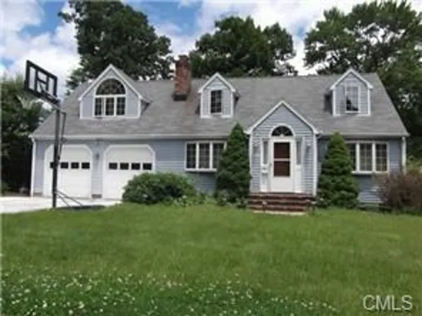 156 Fieldcrest Rd, Fairfield, CT 06825