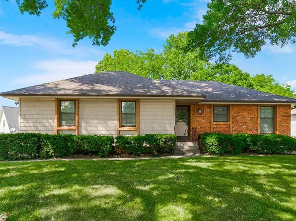 2400 NE 73rd St, Gladstone, MO 64118