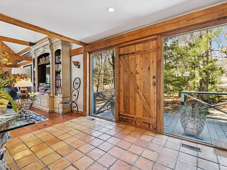 4 Marion Ln — Photo 3