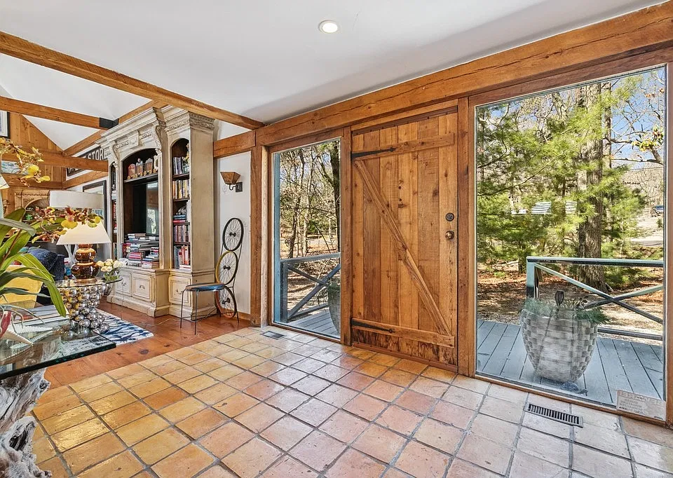 4 Marion Ln