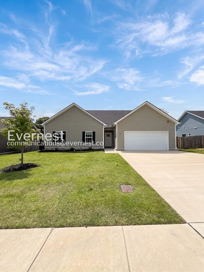 4 bed, 2.0 bath, 1720 sqft, $1,995 — Photo 2