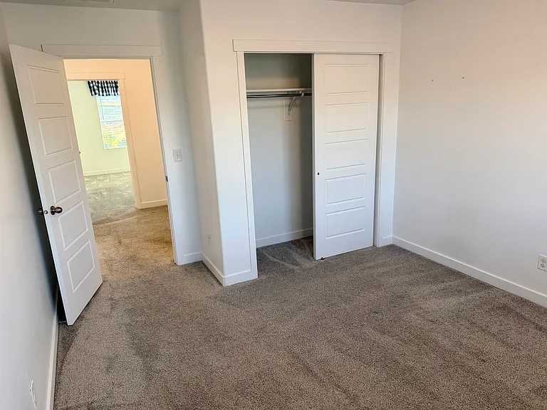 1477 E 3125 N — Photo 24