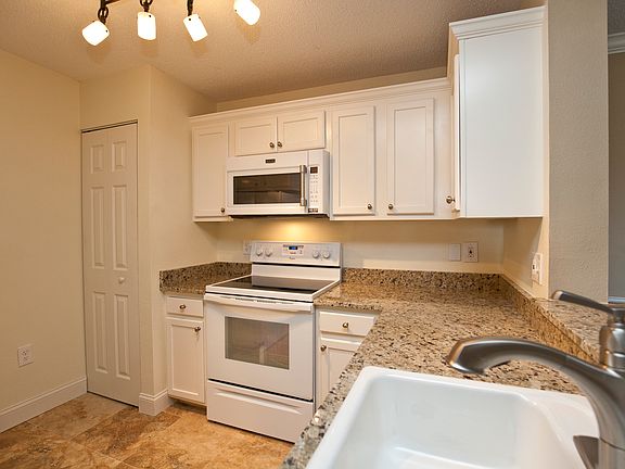 3rd image of 1939 Summer Club Dr APT 305