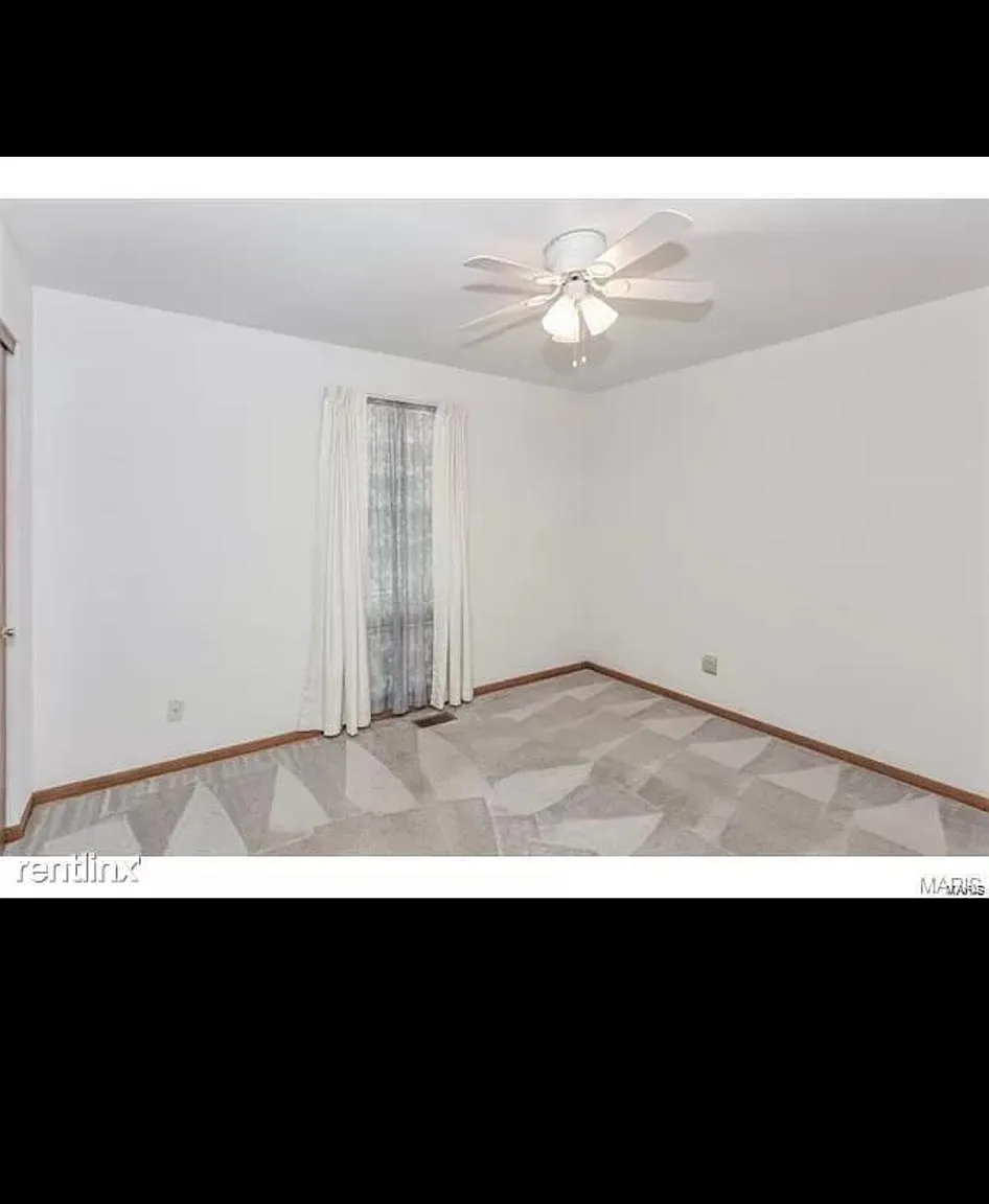 3 bed, 2.5 bath, 1344 sqft, $2,300 — Photo 4