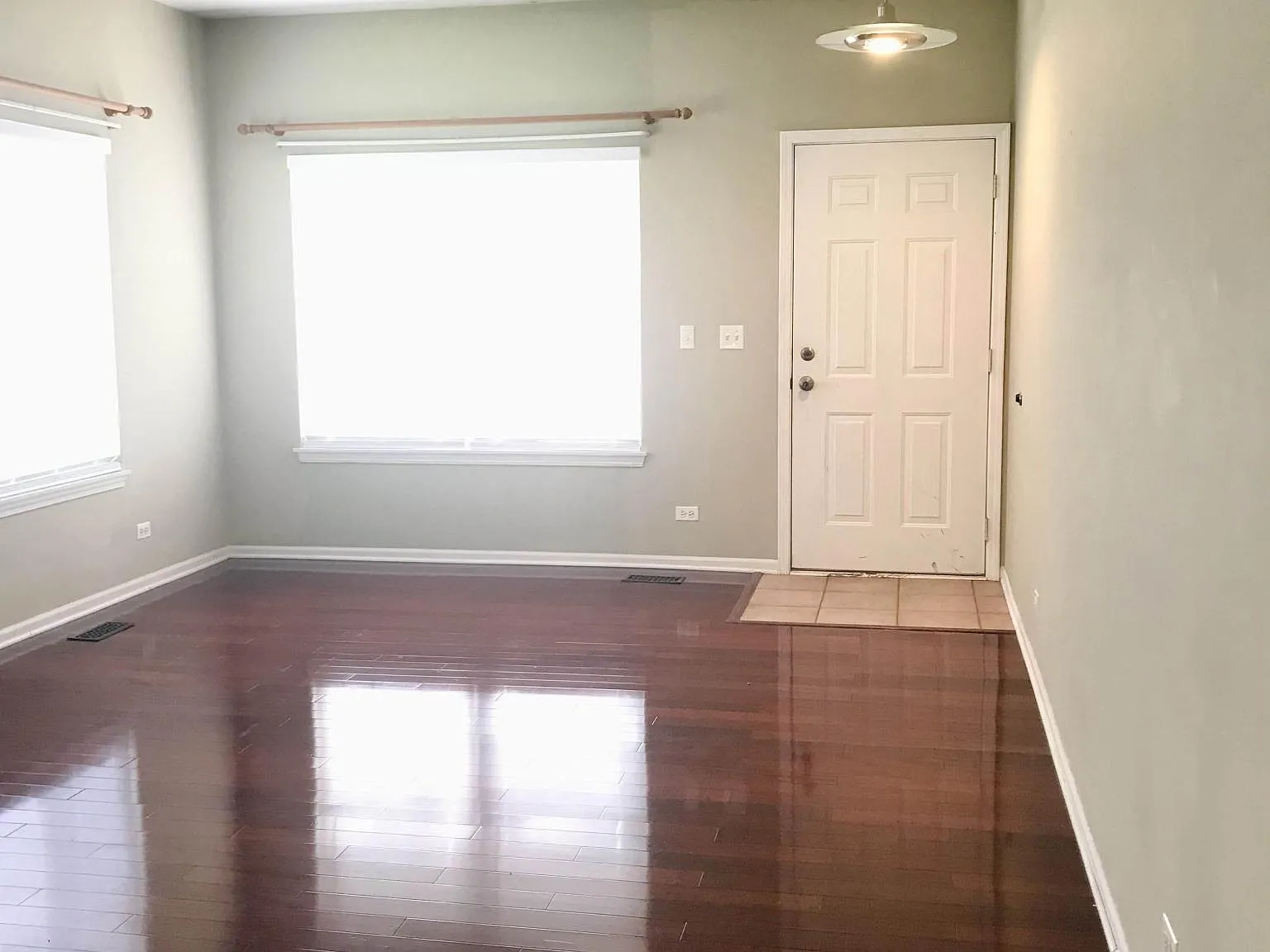 3 bed, 2.5 bath, 1624 sqft, $2,750 — Photo 2