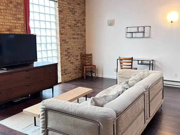 1708 S Carpenter St #2R — Photo 5