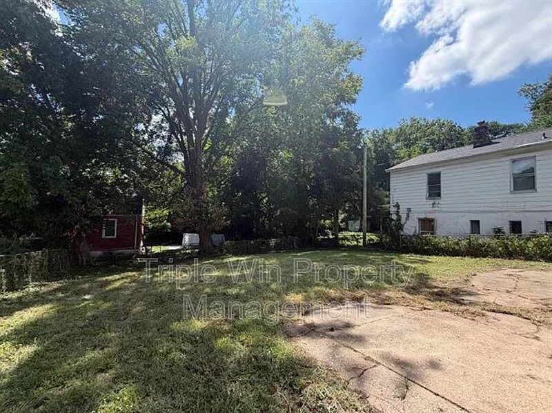 3 bed, 1.0 bath, $1,400 — Photo 4