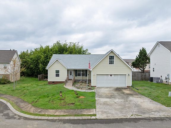 3rd image of 192 Round Tree Dr