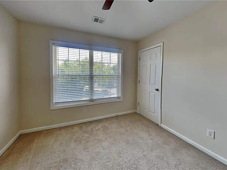 500 Cottonwood Close — Photo 13