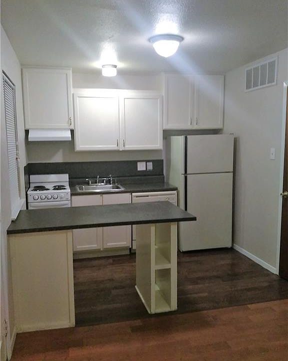 2nd image of 4405 Avenue A APT 15