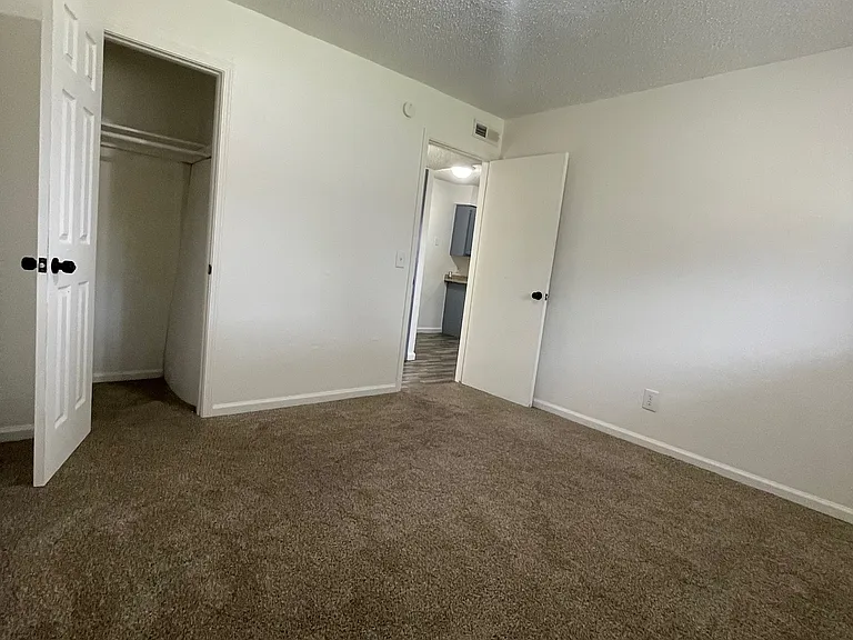 Mirador Apartments — Photo 14