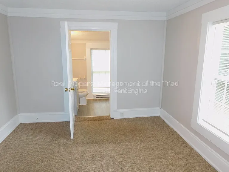 504 Oxford St — Photo 9