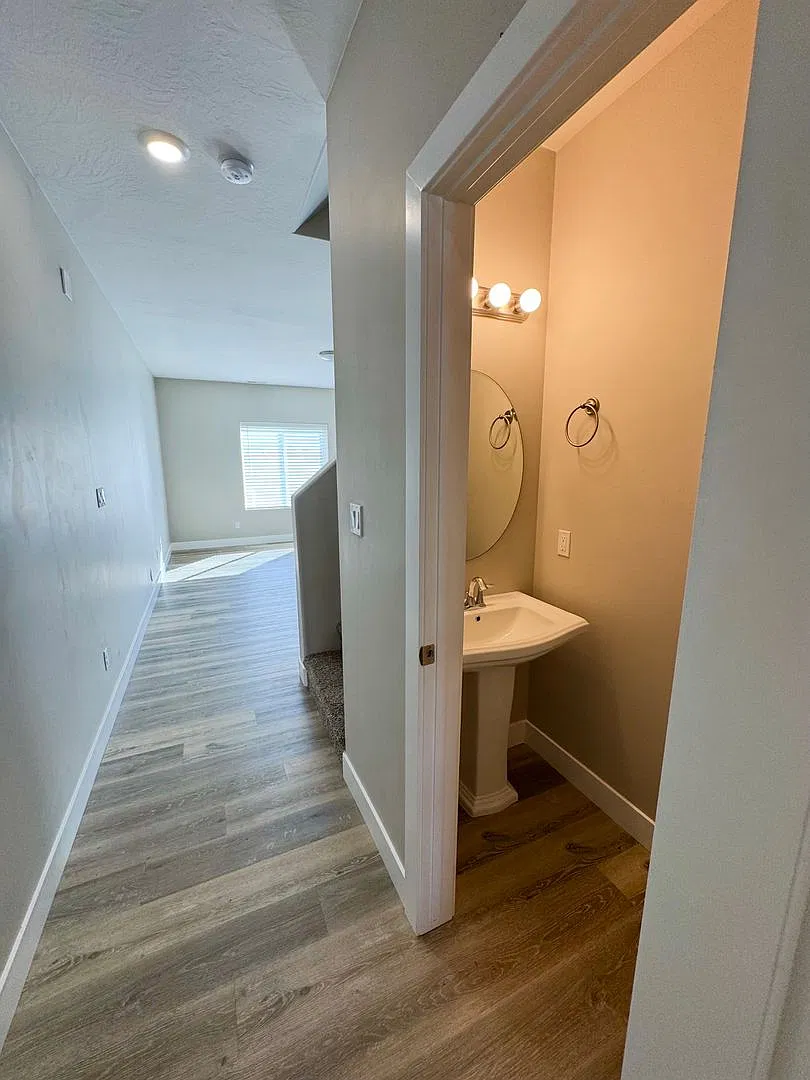 Beautiful 3 Bedroom, 2.5 Bathroom Townhome! — Photo 4