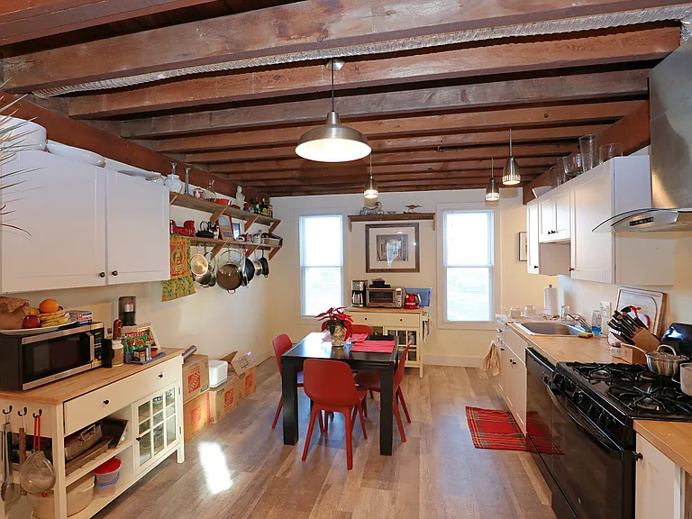 353 Washington Ave — Photo 5