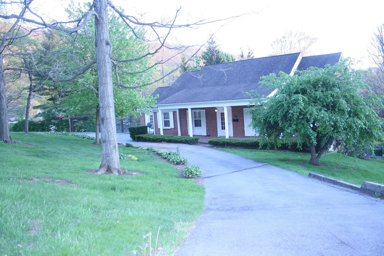 3000 Oak Grove Ave photo 1