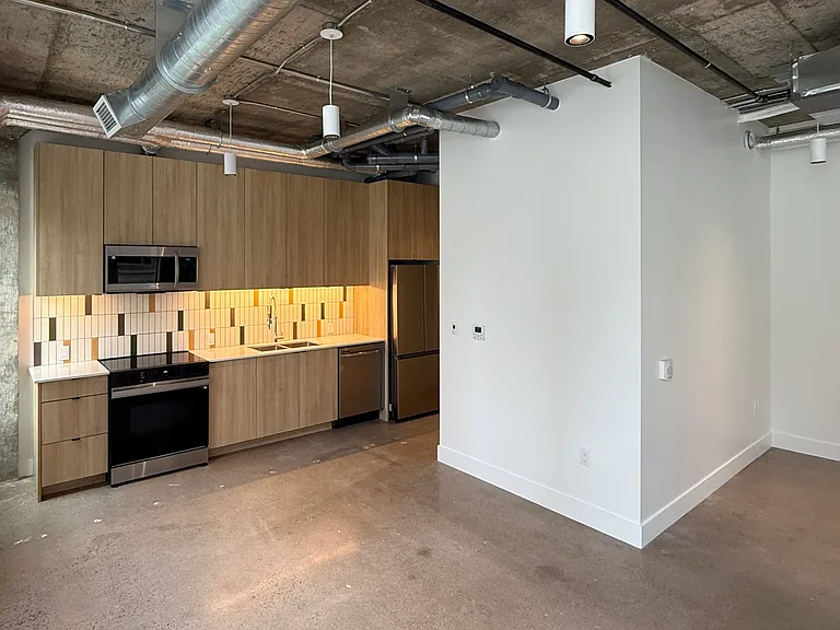 1660 Hollis St — Photo 17