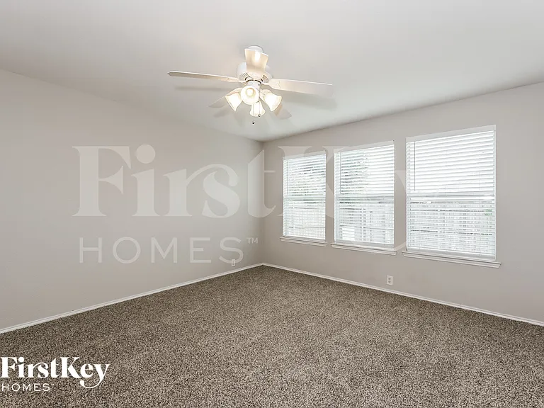 4500 Chris Dr — Photo 10