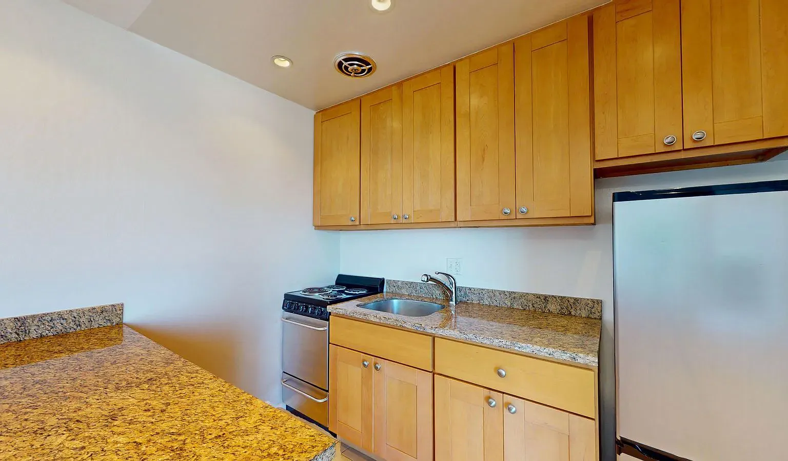 Top Floor Modern Studio in Potrero Hill Great Location & Pet Friendly! — Photo 4