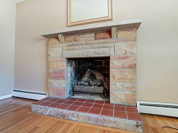 5th image of 921 Sunglow Dr